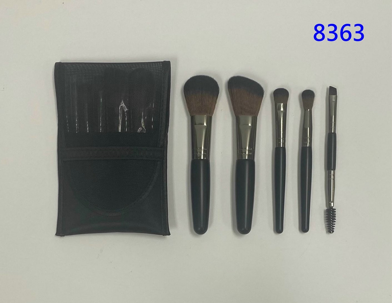 8363 5-pc make up brush set w/cosmetic bag